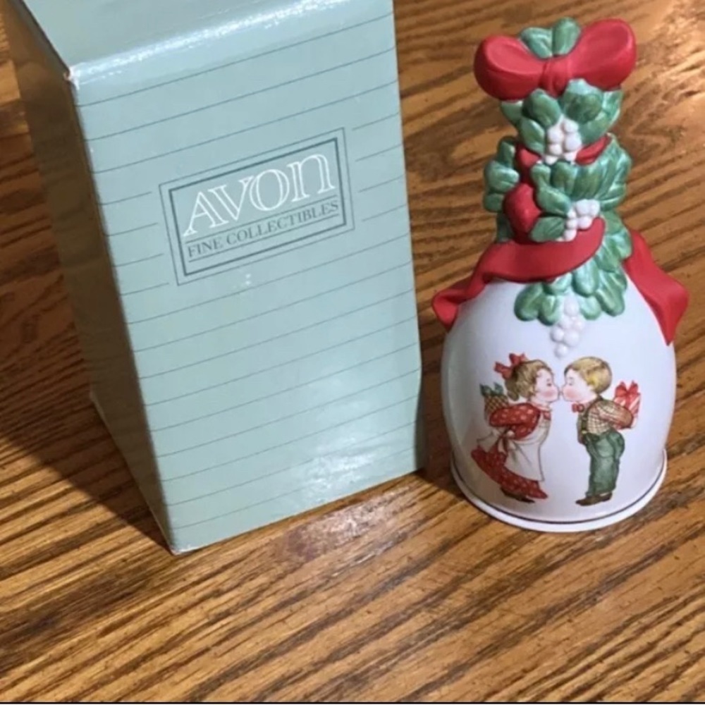Avon Christmas Bell 1989 Under The Mistletoe Children Kissing Porcelain with Box